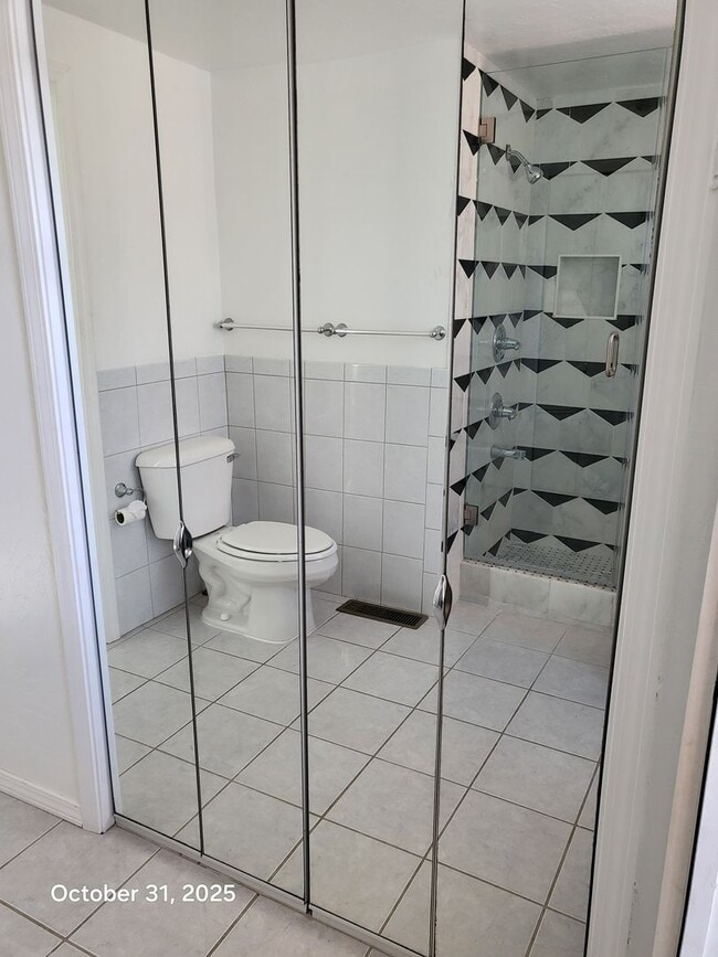 Building Photo - (2) Bed/(2) Bath w/ Must-See Updates Avail...