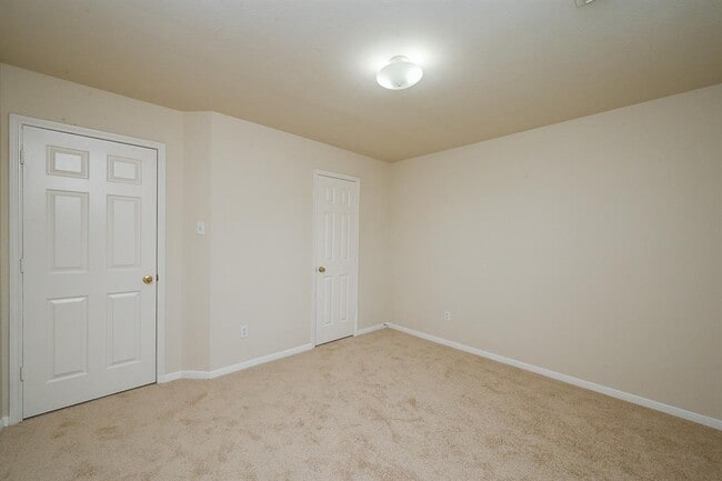 Building Photo - 4831 Plum Forest Rd
