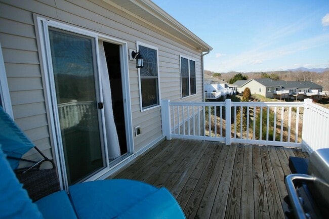 Building Photo - 1313 Emerald View Ct