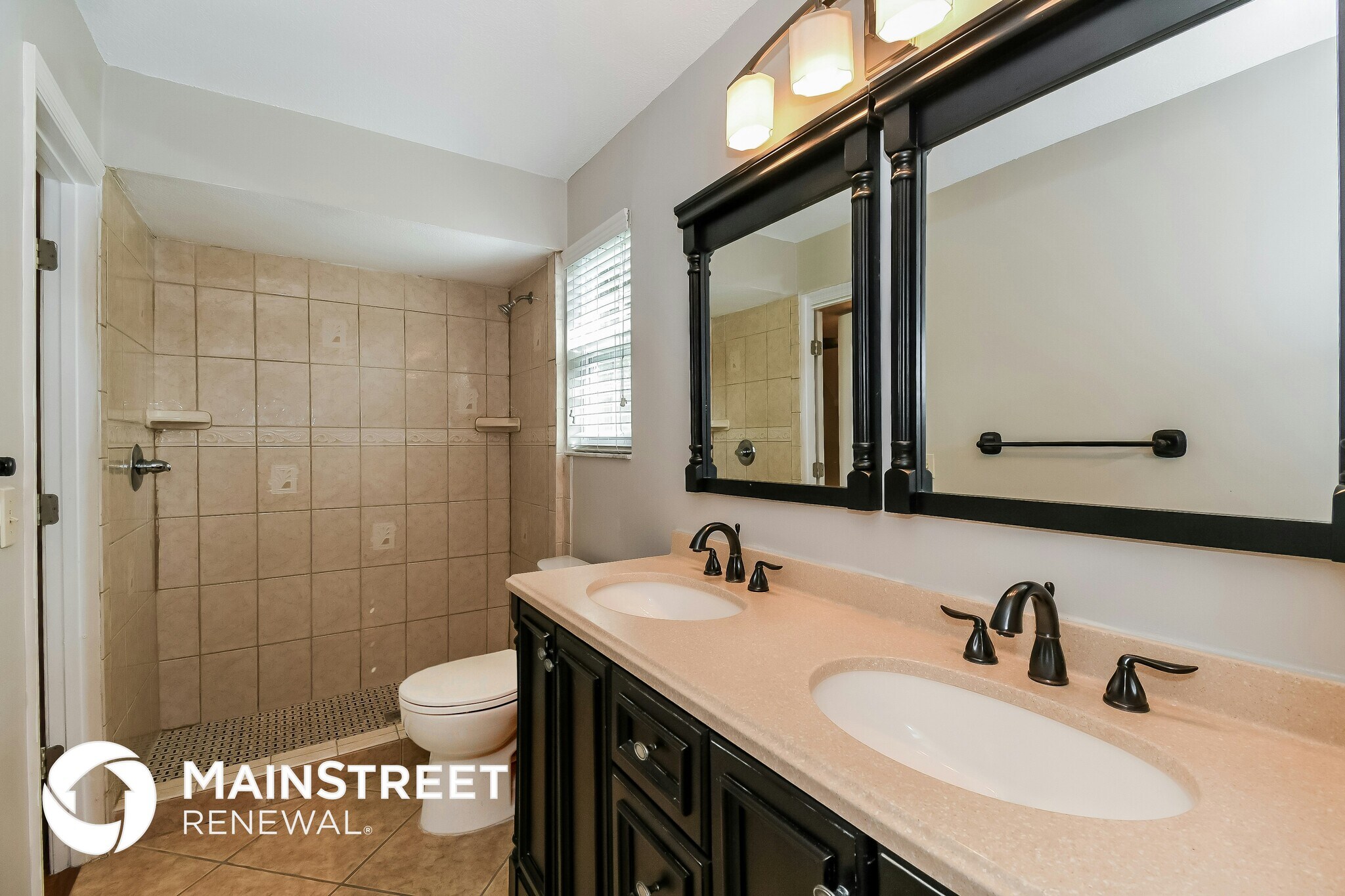 Building Photo - 10585 Castlebrook Dr