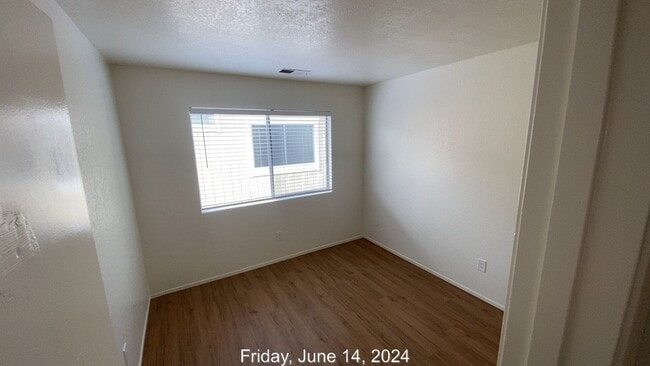 Building Photo - 2 Bed/1.5 Bath Updated Condo Near SMART/Hwy 101/Raleys Shopping Plaza/Washer-Dryer in Unit