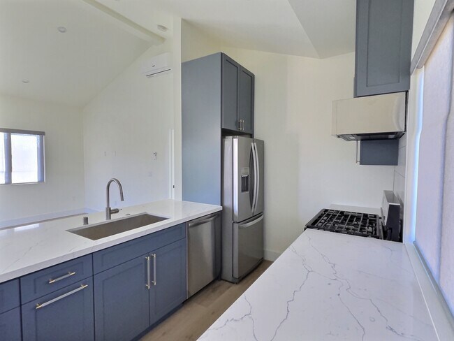 Building Photo - 5340 Grosvenor Blvd