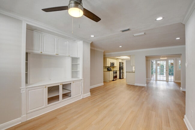 Building Photo - 1010 SW 1st St