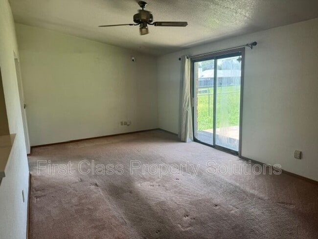 Building Photo - 8613 E Parkridge Dr