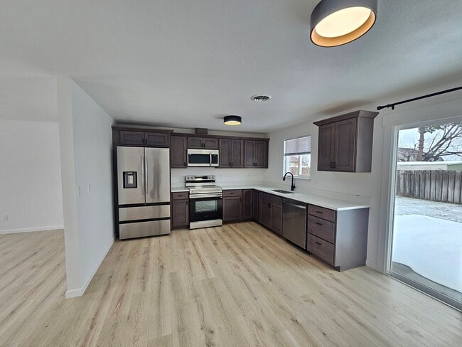 Building Photo - Renovated 4 Bedroom Home