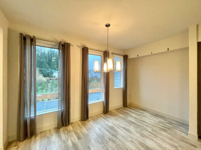 Building Photo - Great TownHome For Rent