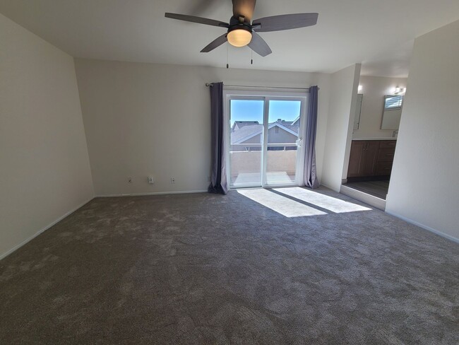 Building Photo - Spacious Two story 3 bed 2.5 baths + 2 car garage in great school district.