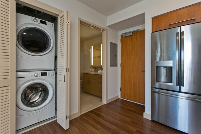 Building Photo - Modern 1-Bedroom Condo in Kakaako – 20th F...