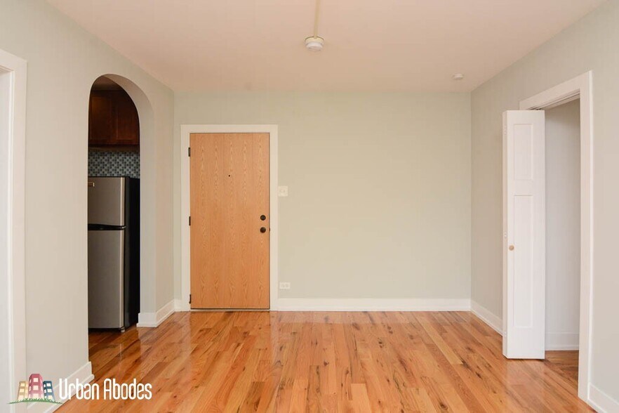 Building Photo - 555 W Arlington Pl