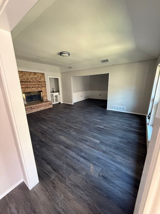 Building Photo - LEMONWOOD7412-14