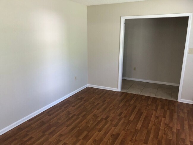 Building Photo - Wonderfully updated 3 bedroom 2 bath ranch...