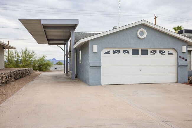 Building Photo - 3 BEDROOM 2 BATH 2 CAR GARAGE POOL HOME W/...
