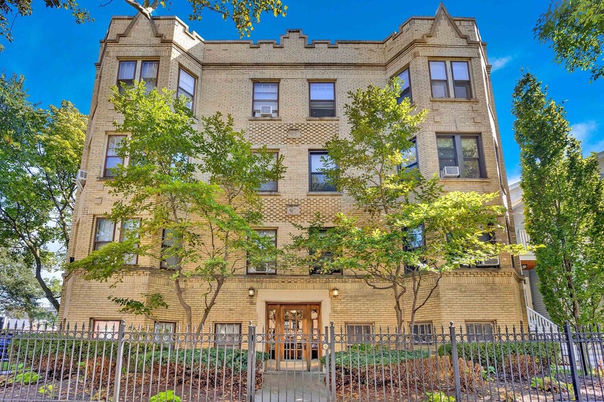 Building Photo - 5057 N Wolcott Ave