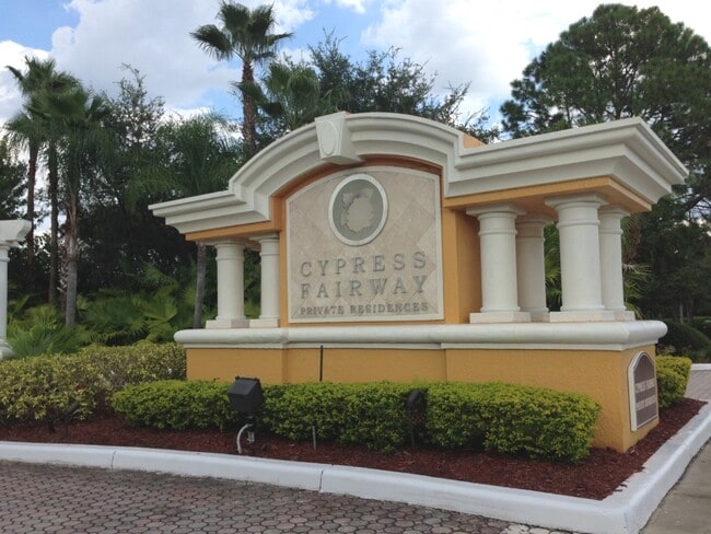 Building Photo - 5483 Vineland Rd