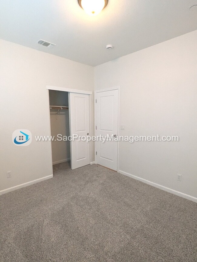 Building Photo - Amazing 4 Bedroom 2 Bathroom Home in a Qui...