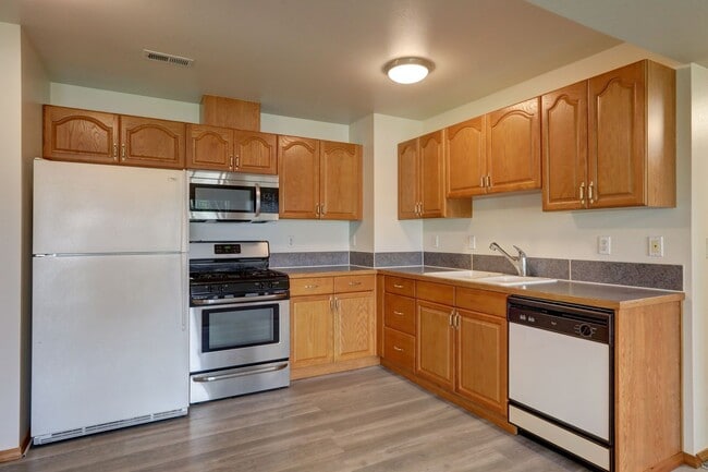Building Photo - Private Waterfront 1-Bedroom Unit with Dock Access and Private Patio on Lake Tapps