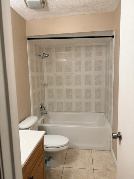 Building Photo - 243 E Cedarwood Cir