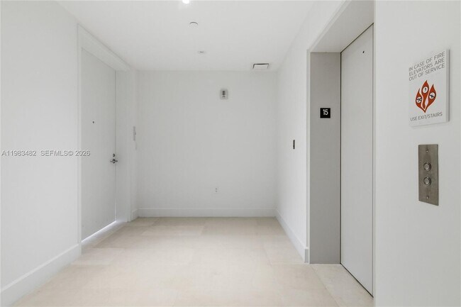 Building Photo - 700 NE 26th Terrace