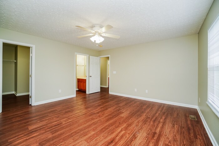 Building Photo - 3948 Rosette Dr