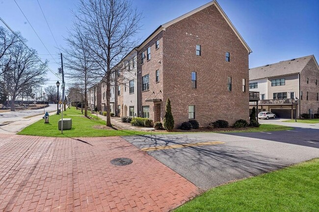 Building Photo - 2761 Bell Dr SE