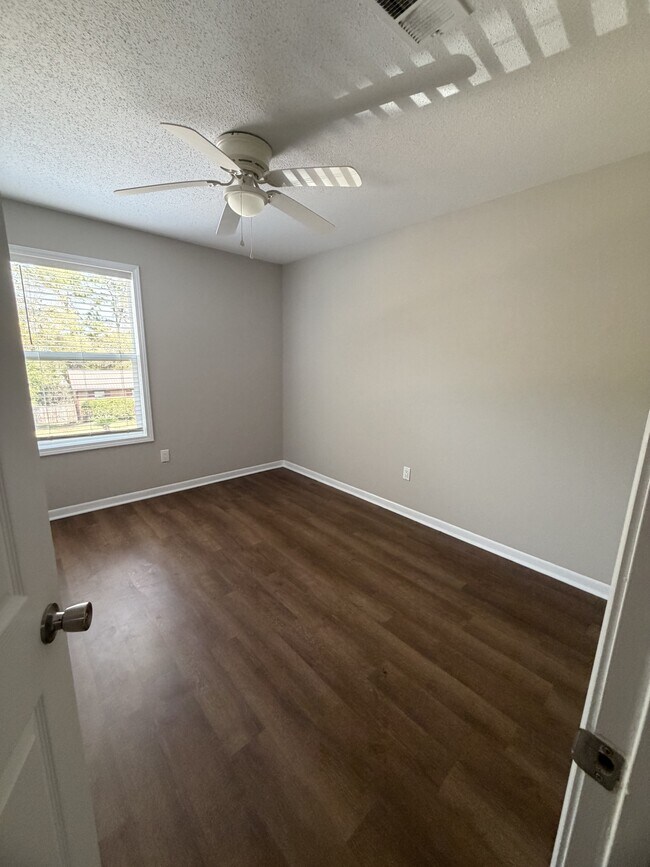 Building Photo - 124 Hampton Dr