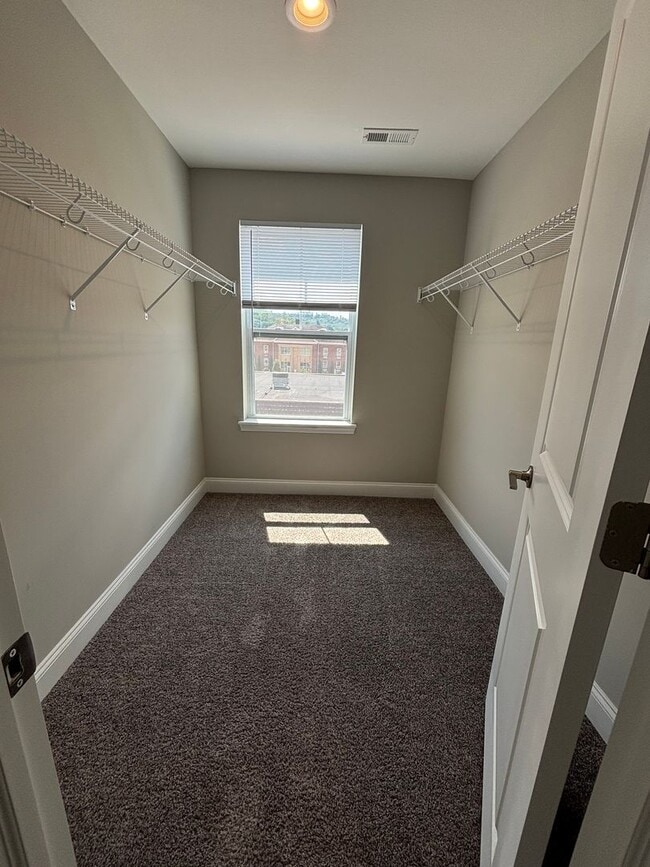 Building Photo - Beautiful Townhome in Cannonsburg! - 2 Bed...