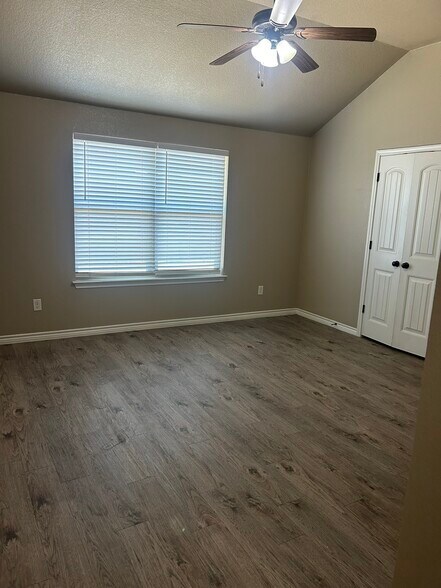 Building Photo - 4300 Hunters Place Dr