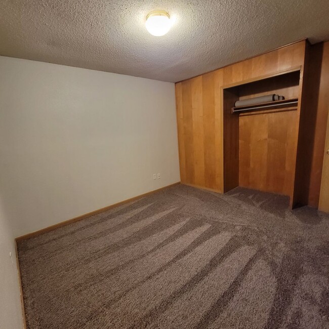 Building Photo - 3 Bed, 1 Bath Home for rent. One level liv...