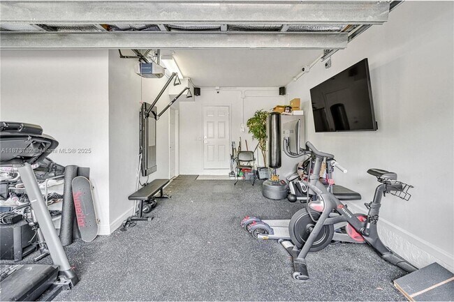 Building Photo - 1500 SW 171st Terrace