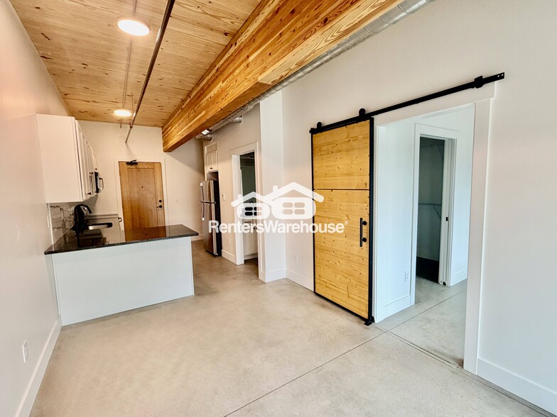 Building Photo - 2701 Ingersoll Ave