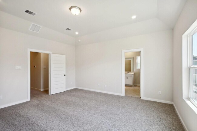 Building Photo - 586 Avisa Dr