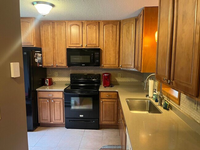 Building Photo - 9 Fawn Meadows