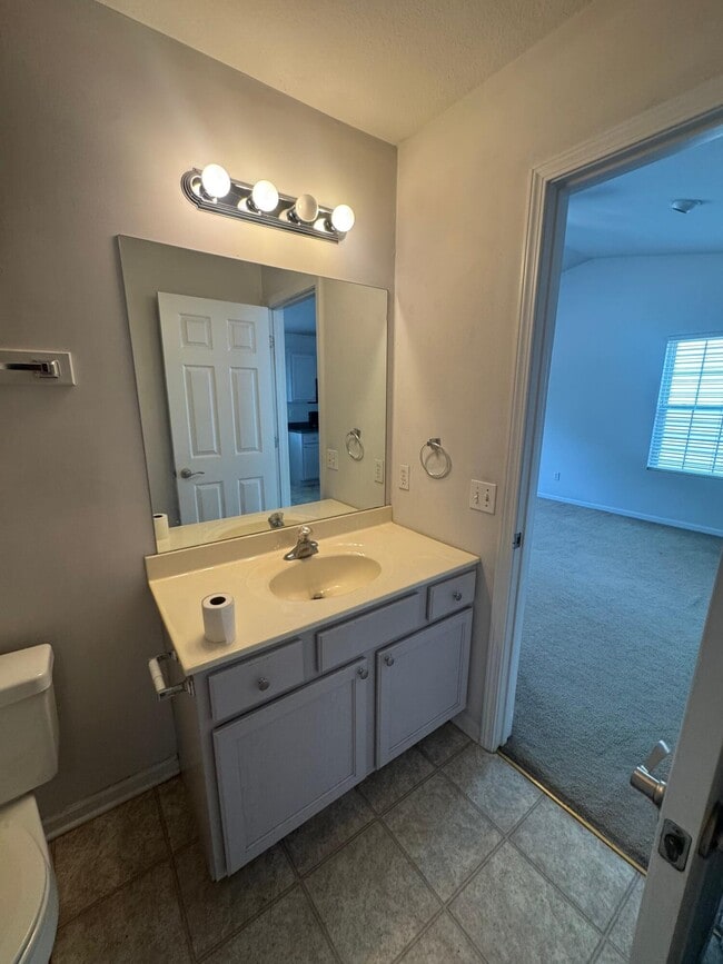 Building Photo - 3308 E St Charles Rd