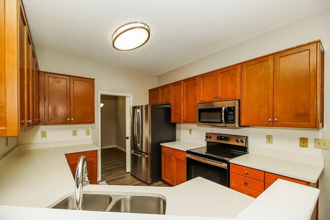 Building Photo - 719 Trailing Rock Dr