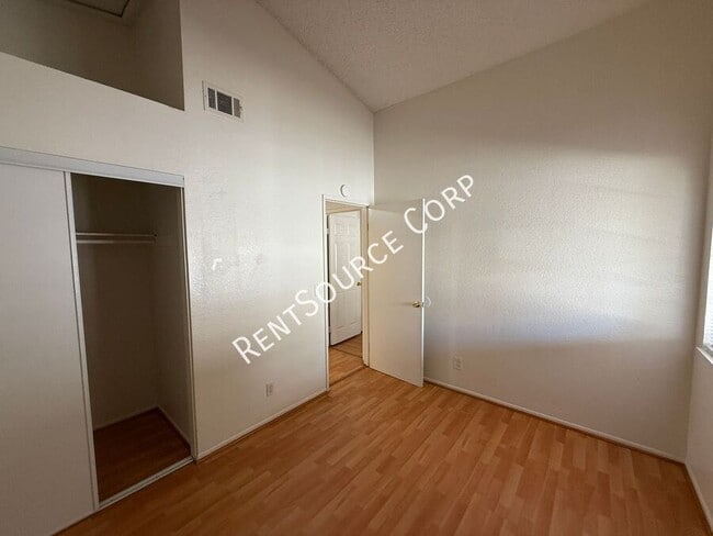 Building Photo - 37516 Lilacview Ave
