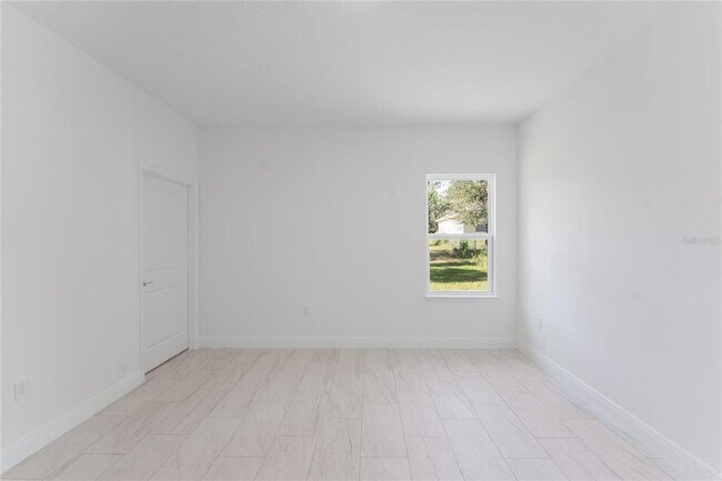 Building Photo - 627 W Glenhaven Dr