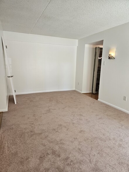 Livingroom - 3204 Valley Dr