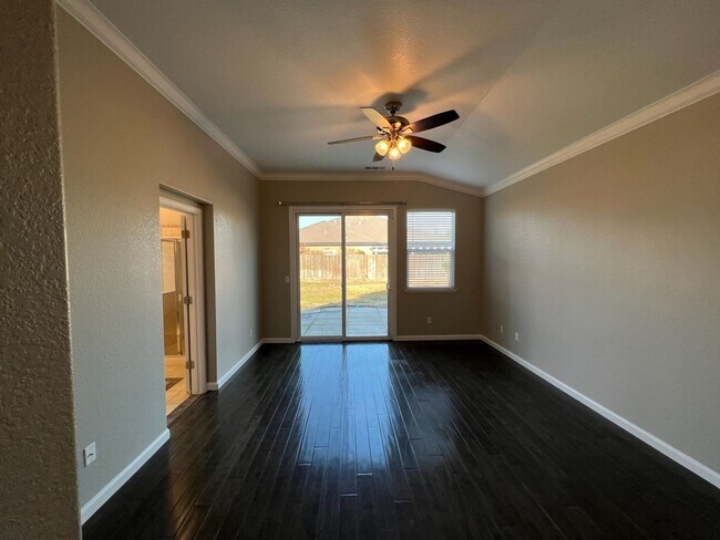 Building Photo - Well-appointed single-story home located walking distance to Manteca's Woodward Park!