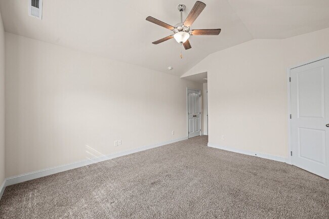 Building Photo - Spacious 4-Bedroom Retreat with 2.5 Baths ...