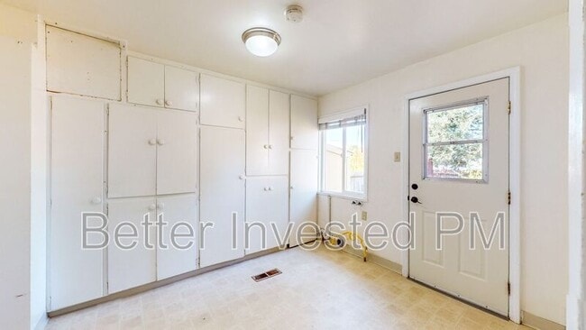 Building Photo - 2250 Old River Rd