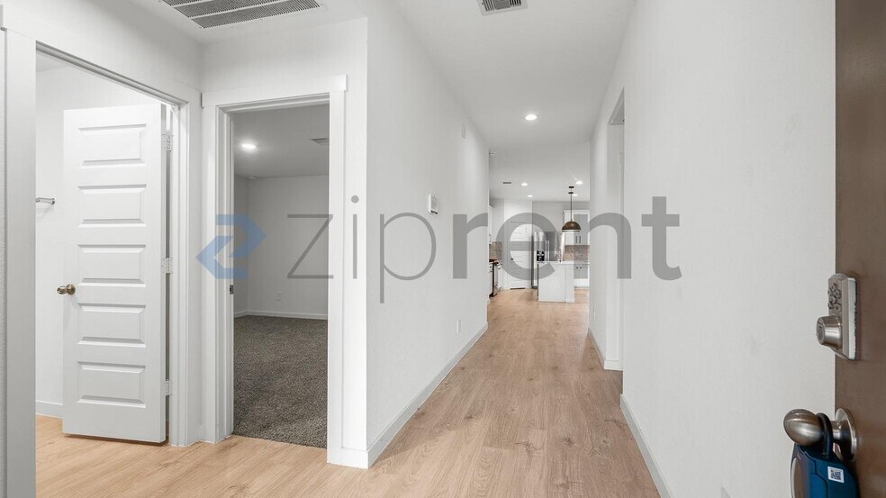 Building Photo - Unit