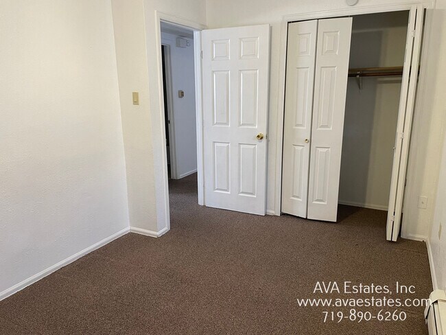 Building Photo - 1324 Anita St