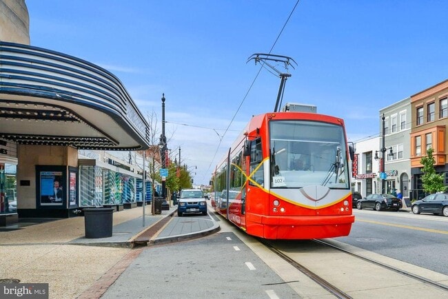 Building Photo - 638 G St NE