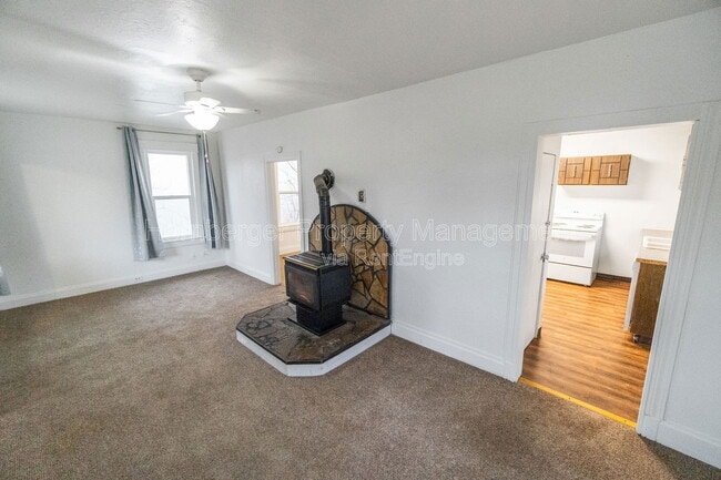 Building Photo - 2911 E Rowan Ave