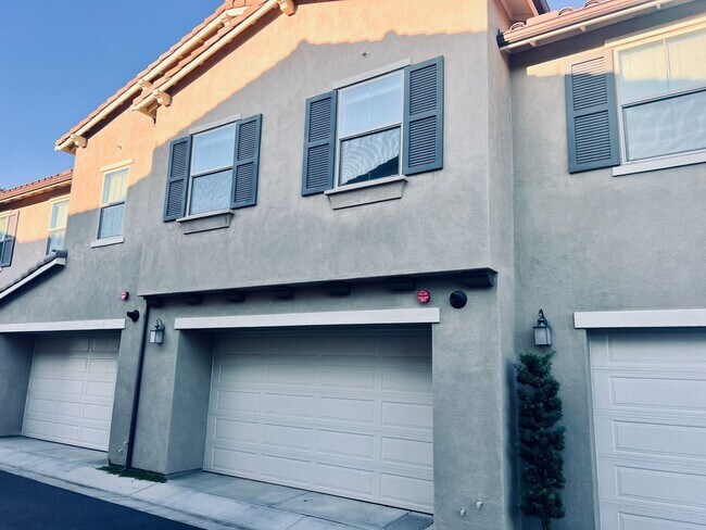 Building Photo - Stunning New Home for Rent in Vista