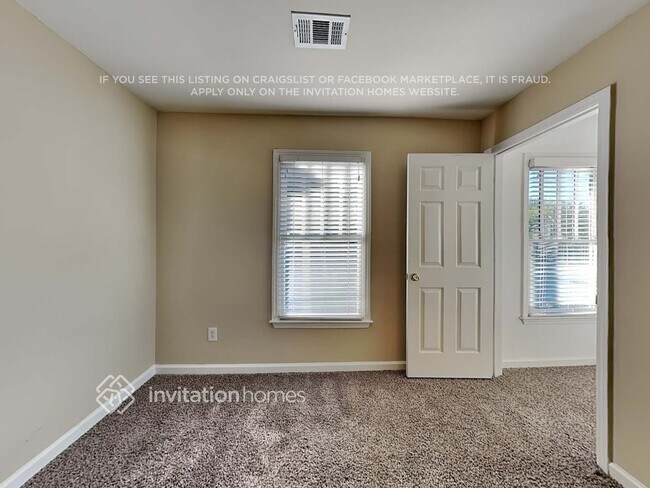 Building Photo - 66 Kenyon St SE