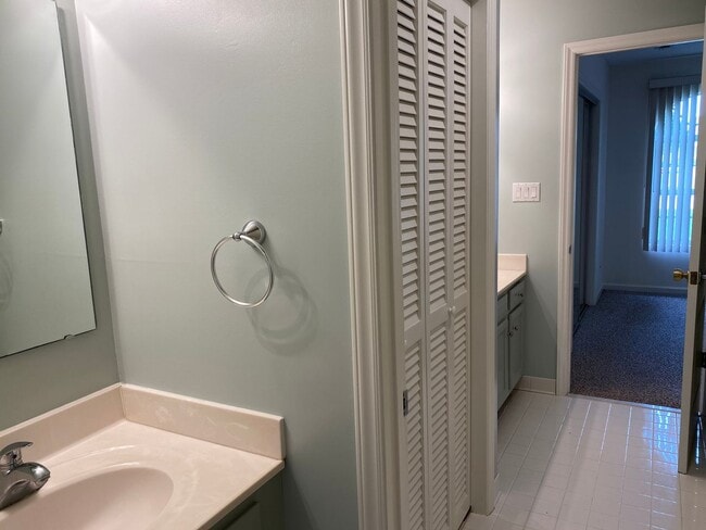 Building Photo - 805 W 2nd St