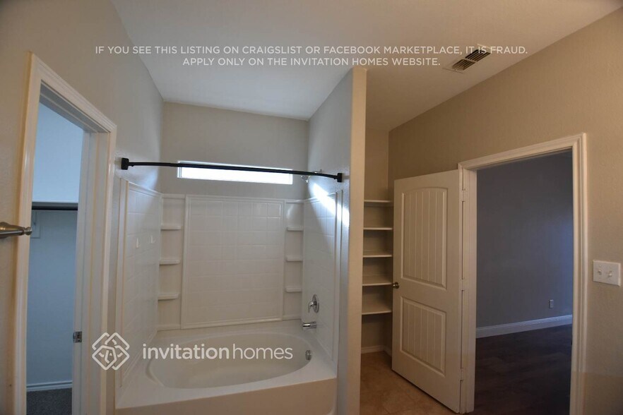 Building Photo - 652 Creekview Dr