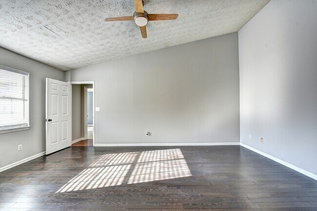 Building Photo - 1057 Mansfield Ct