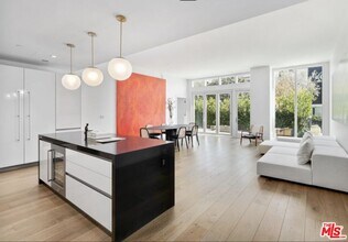 Building Photo - 9000 W 3rd St